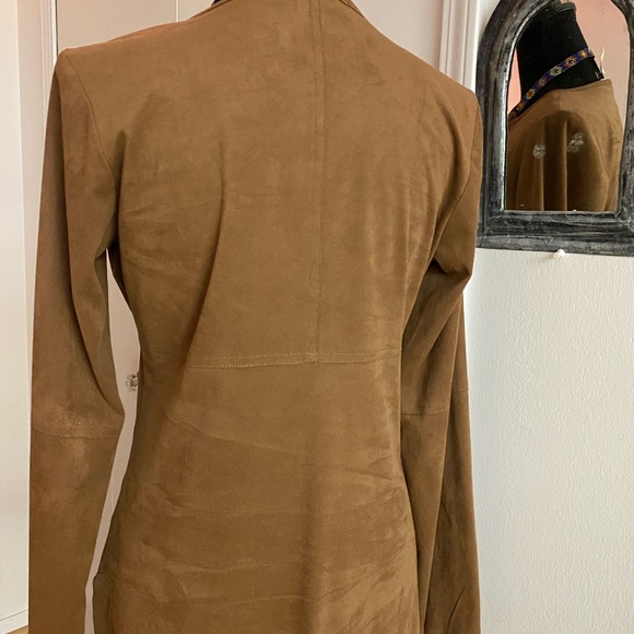 Max Studio women long sleeves blouse faux suede 
100% polyester RN# 58822 Cut# 7 - Picture 12 of 15